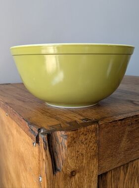 Pyrex 403 Nesting Mixing Bowl - 2  1/2 QT Verde Avocado Green